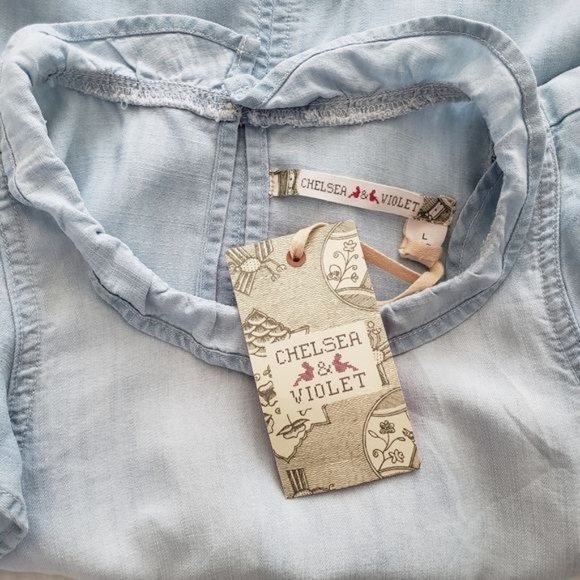 Chelsea & Violet Women Ombre Chambray Top Round neckline - Picture 5 of 10